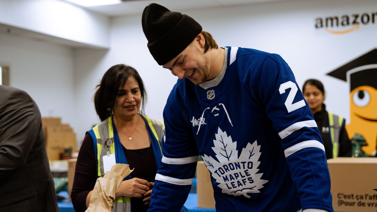 Toronto Maple Leafs hockey player packing boxes 