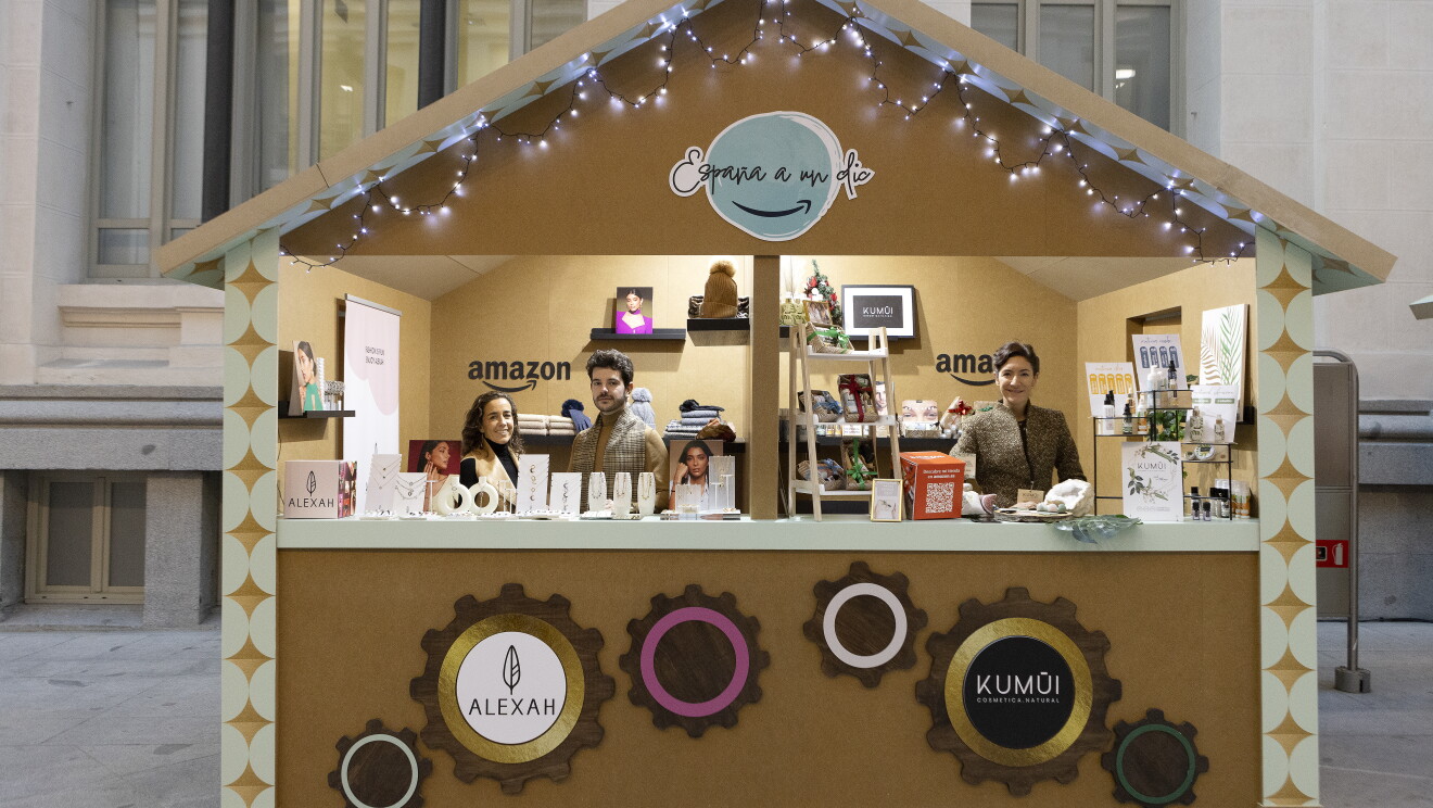 Caseta de promoción de España a un clic de La Fabrica de la Navidad. Aparecen las pymes Alexah y Kumüi.   