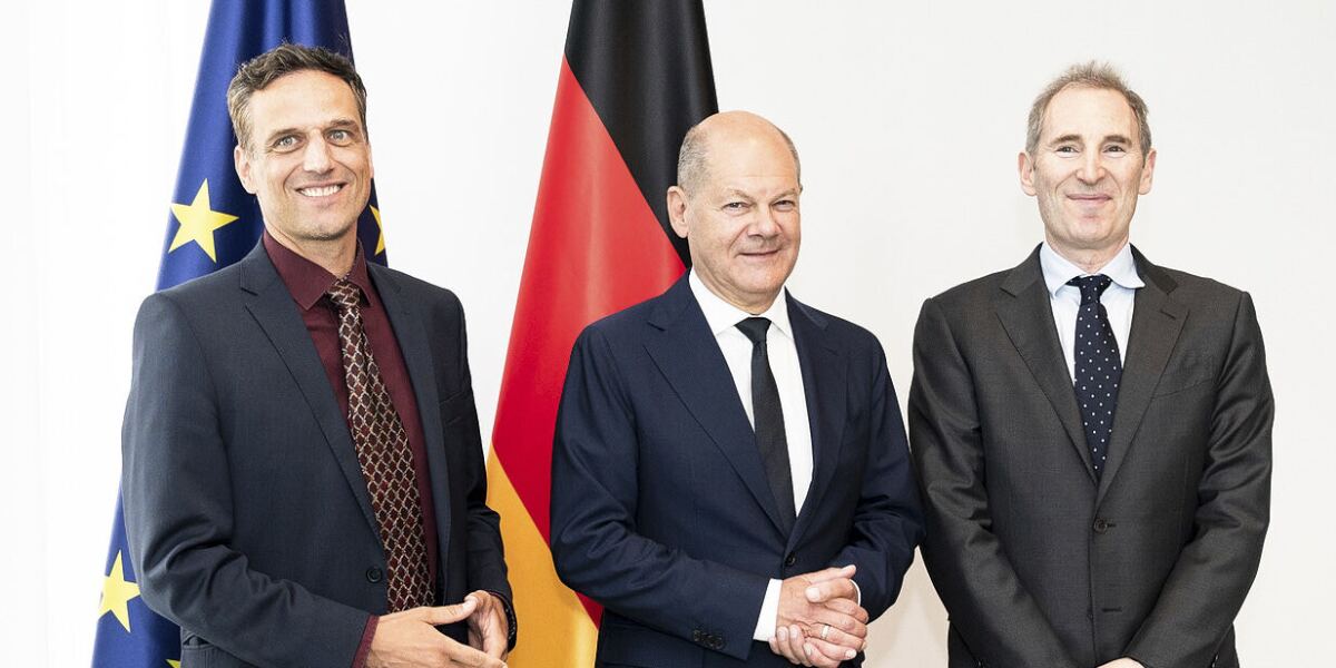 Amazon will 10 Milliarden Euro in Deutschland investieren und so Innovationen und Arbeitsplätze im ganzen Land ankurbeln Amazon will 10 Milliarden Euro in Deutschland investieren und so Innovationen und Arbeitsplätze im ganzen Land ankurbeln