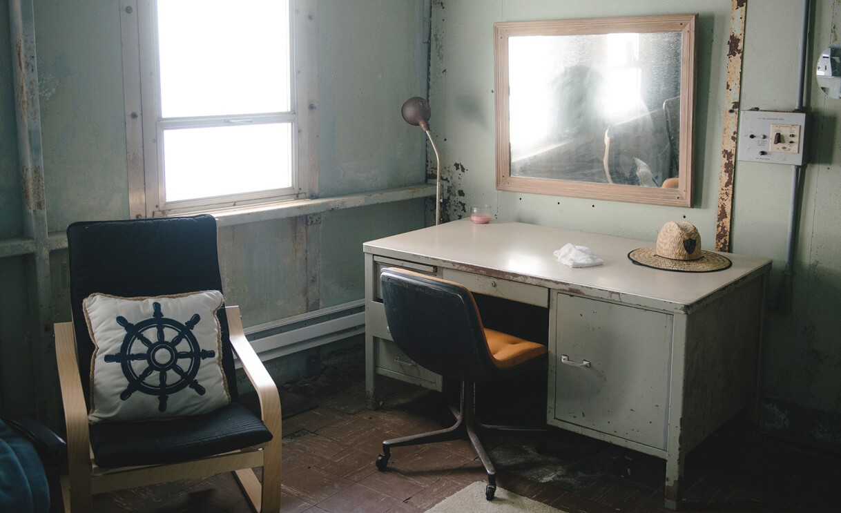 Images from the video of the process of delivering an Amazon package off the coast.