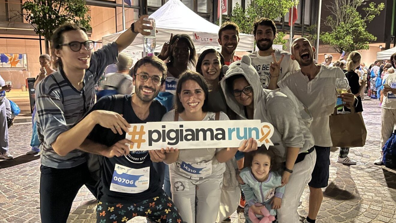 amazon employees doing the Pigiama Run for Goes Gold