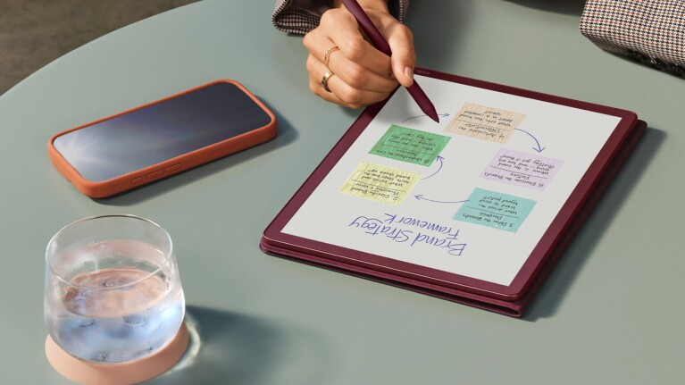 Woman using a Kindle Scribe Colorsoft