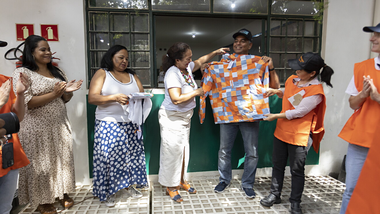 Como a Amazon Brasil tem impactado positivamente as comunidades onde tem operação e seus funcionários vivem