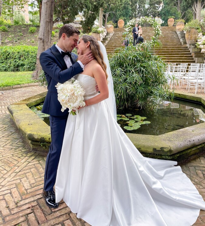 Daria and her husband on their wedding day.