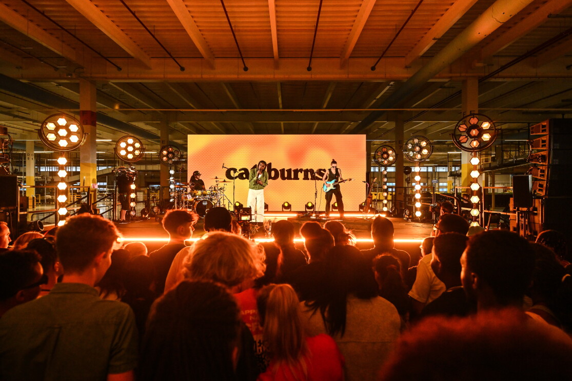 Cat Burns plays an exclusive gig at Amazon Apprenticeships mentoring event