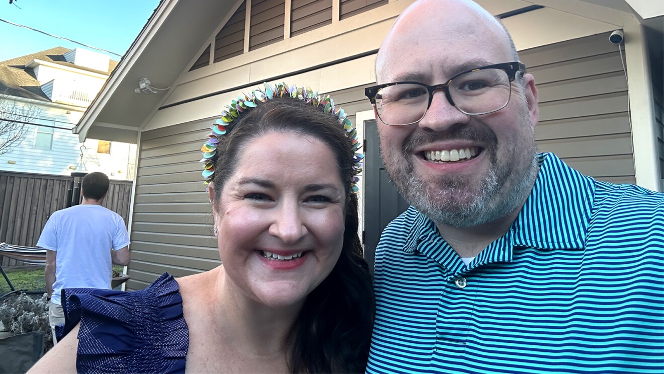 亚当和泰勒有问题。