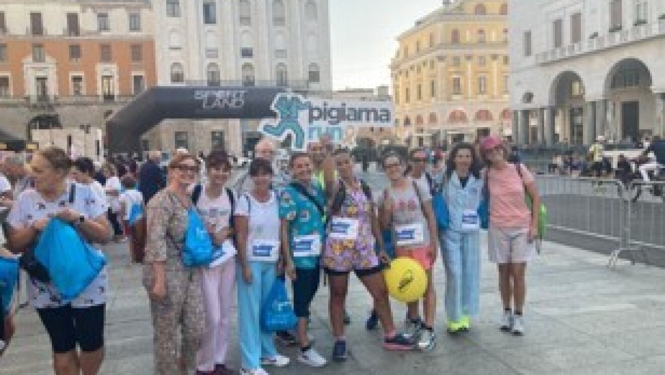 amazon employees doing the Pigiama Run for Goes Gold