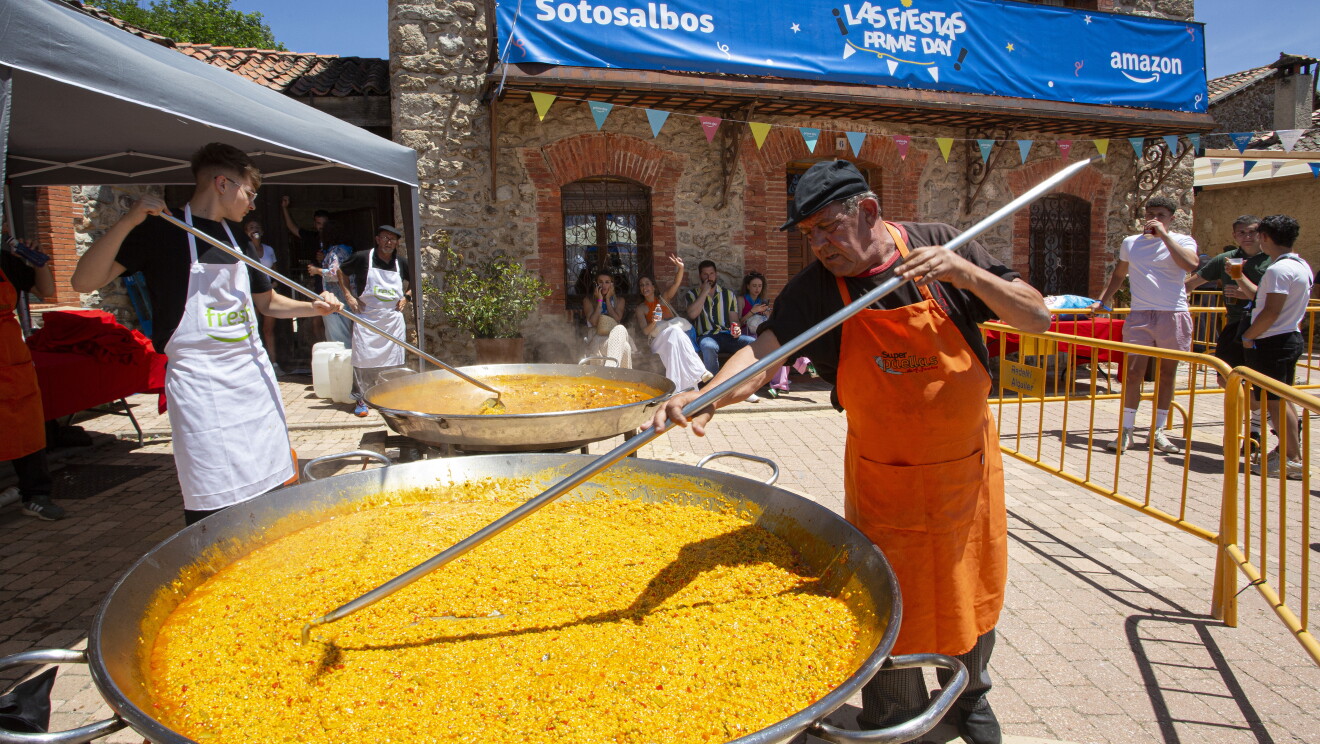 Las Fiestas Prime Day 16 paella popular