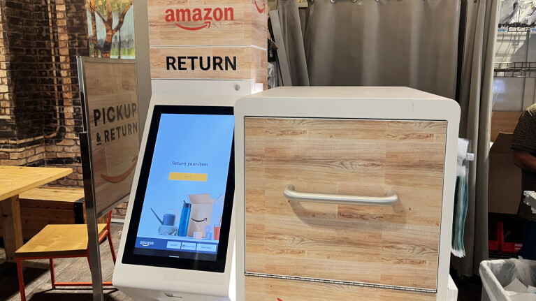 An image showing the steps of making an Amazon return at a Whole Foods Market.