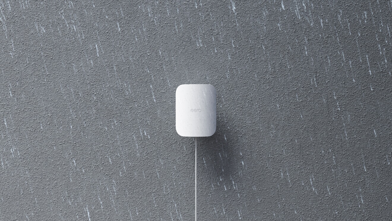 eero Outdoor 7_stucco_rainy