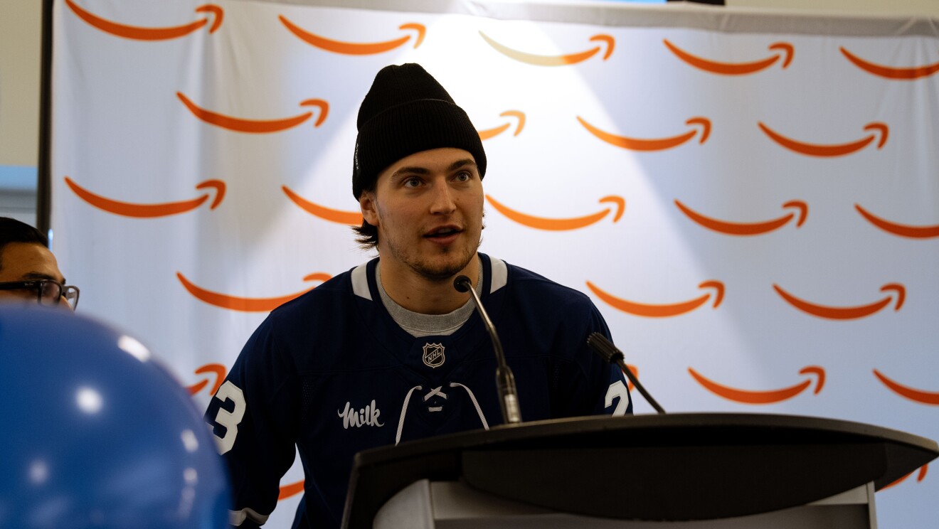 Toronto Maple Leafs hockey player packing boxes 